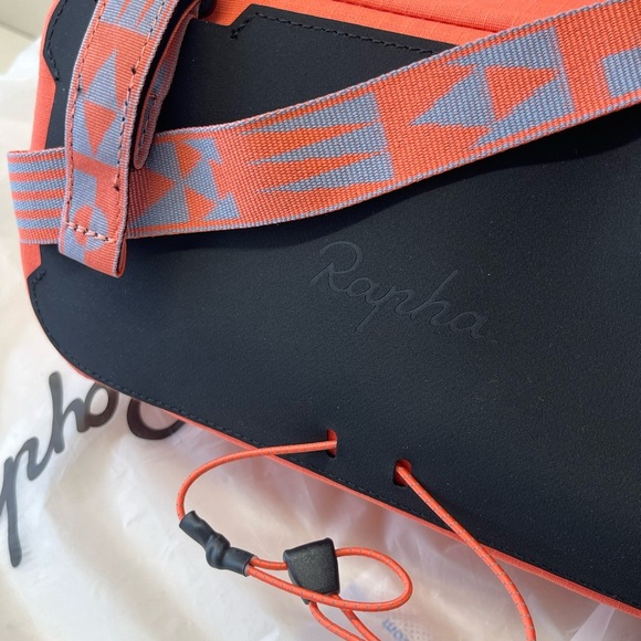 RAPHA Explore Bar Bag Dark Orange — Cycle Store Zurich (new+tag) Rapha 2-in-1 bike bar bag / shoulder sling pack orange
